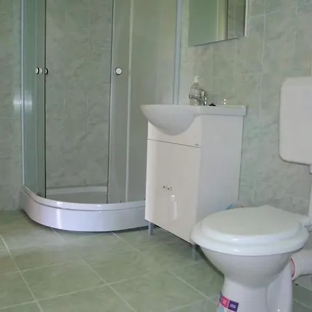 Nyaralo Guest house Aita Medie