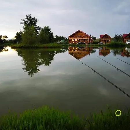 Nyaralo Guest house Aita Medie